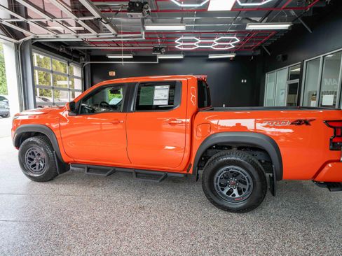 Used 2025 Nissan Frontier PRO-4X AWD/4WD image 2