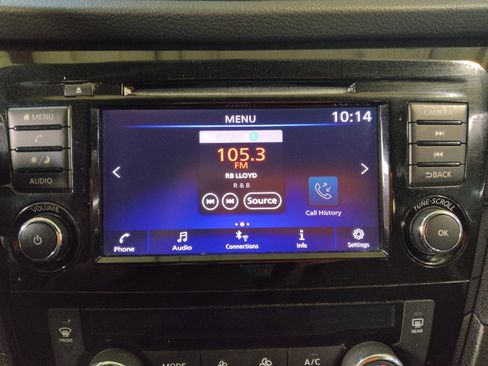Used 2018 Nissan Rogue SV AWD/4WD image 25