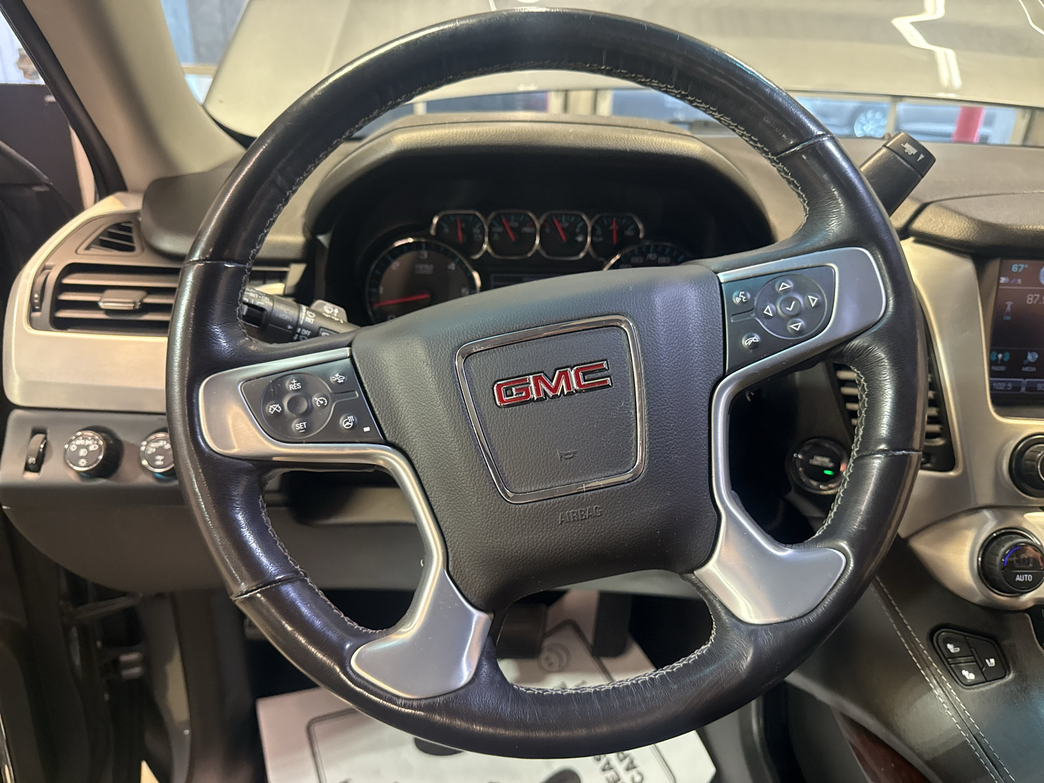 Used 2018 GMC Yukon XL SLT w/ Premium Edition AWD/4WD image 18