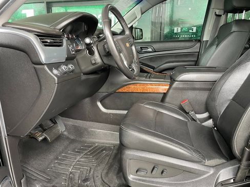 Used 2020 Chevrolet Suburban Premier image 17