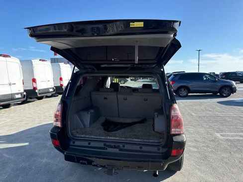 Used 2005 Toyota 4Runner SR5 w/ Preferred Accessory Pkg RWD image 9