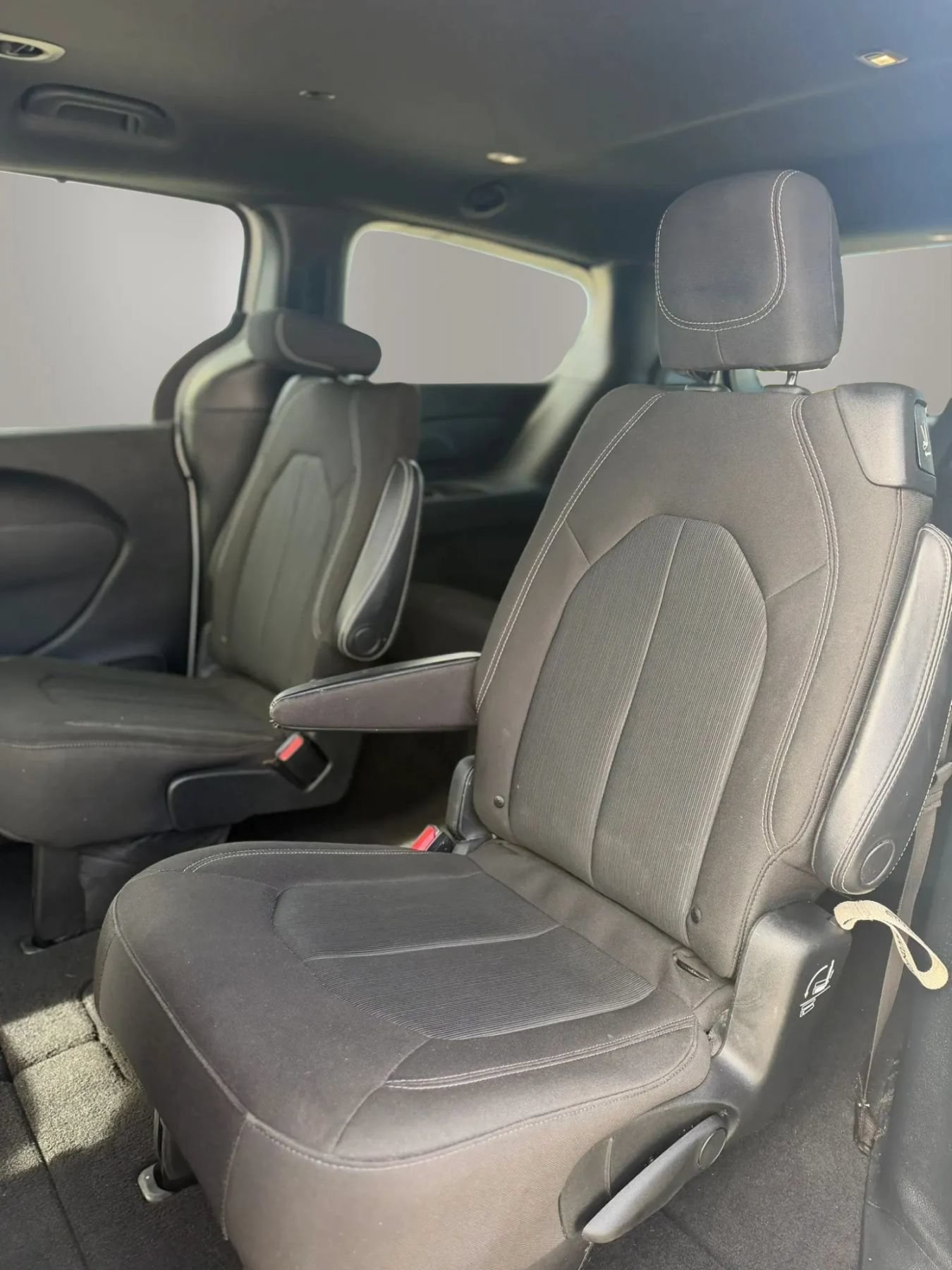 Used 2020 Chrysler Pacifica Touring w/ S Appearance Package FWD image 11