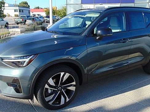 New 2026 Volvo XC40 B5 Ultra w/ Climate Package image 11
