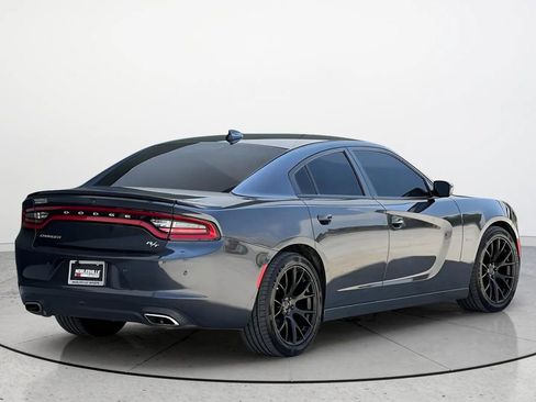 Used 2018 Dodge Charger R/T w/ Navigation & Travel Group RWD image 2