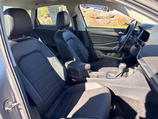 Used 2024 Volkswagen Jetta SE w/ Panoramic Sunroof Package FWD image 13