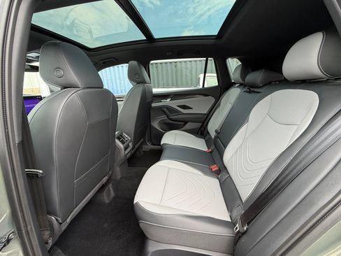 Used 2025 Volkswagen Tiguan SE R-Line FWD image 25
