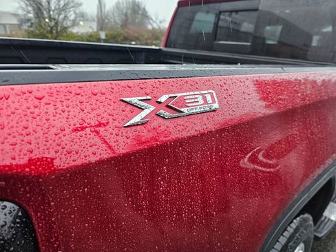 Used 2021 GMC Sierra 1500 SLT w/ SLT Premium Package image 17