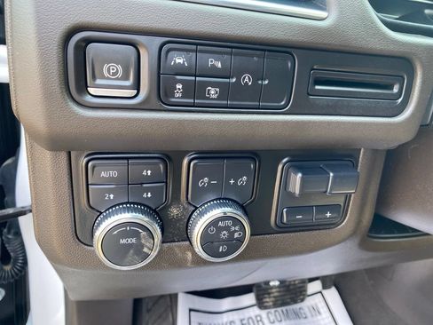 Used 2024 GMC Yukon XL SLT w/ SLT Premium Package AWD/4WD image 14
