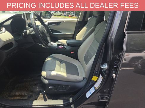 Used 2020 Toyota RAV4 Limited AWD/4WD image 9