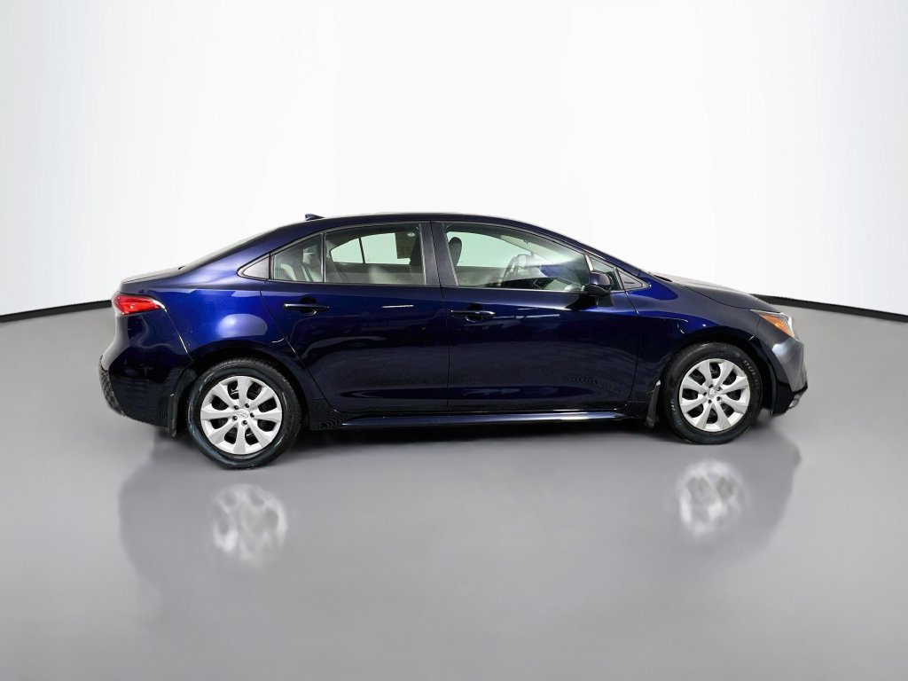 Used 2025 Toyota Corolla LE FWD image 2
