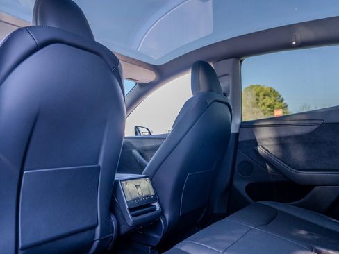 Used 2026 Tesla Model Y Long Range image 19