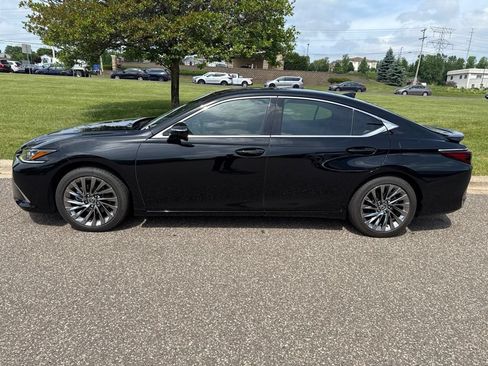 Used 2024 Lexus ES 300h w/ Accessory Package (Z1) FWD image 23