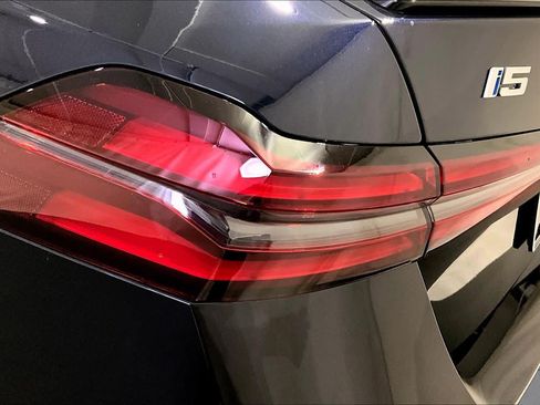 New 2026 BMW i5 AWD/4WD image 5