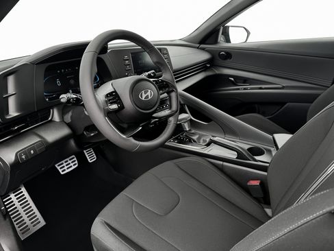 New 2025 Hyundai Elantra Sport image 14