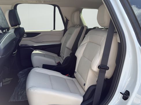 New 2027 Lincoln Navigator Reserve RWD image 22
