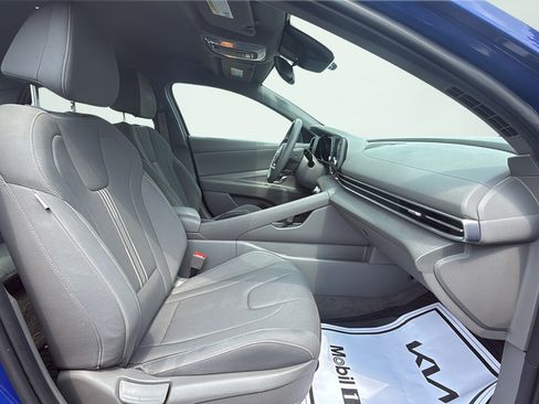 Used 2023 Hyundai Elantra SEL w/ Cargo Package FWD image 37