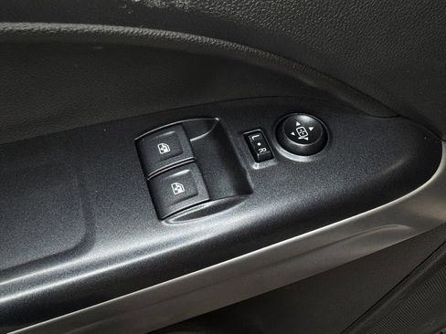 Used 2022 Chevrolet Colorado LT w/ Fleet Safety Package AWD/4WD image 11