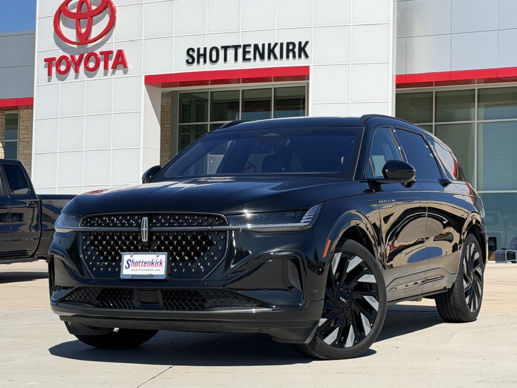 Used 2024 Lincoln Nautilus Reserve w/ Equipment Group 202A AWD/4WD image 2