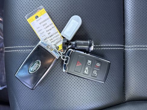 Used 2023 Land Rover Range Rover Velar R-Dynamic S image 32