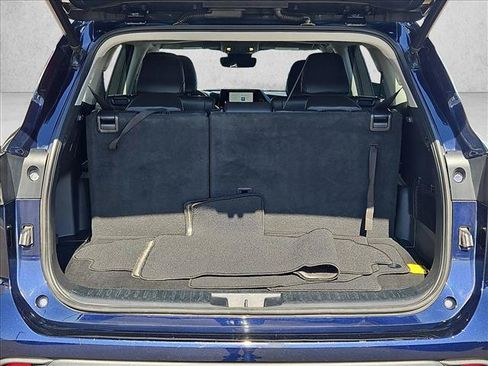 Used 2023 Toyota Highlander XLE FWD image 10