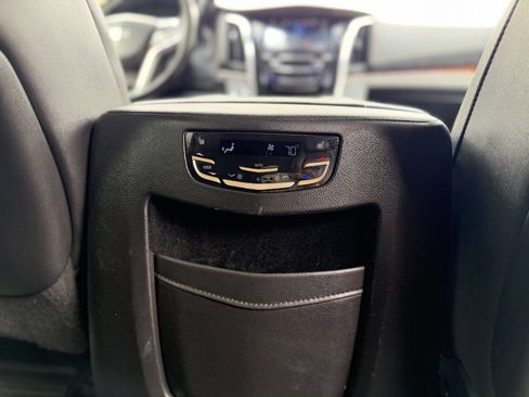 Used 2019 Cadillac Escalade ESV Luxury image 26