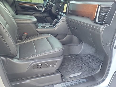 Used 2024 GMC Sierra 2500 Denali w/ Denali Reserve Package image 14