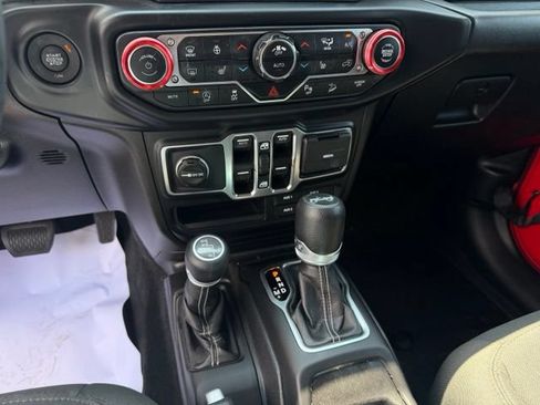 Used 2019 Jeep Wrangler Unlimited Sahara AWD/4WD image 23