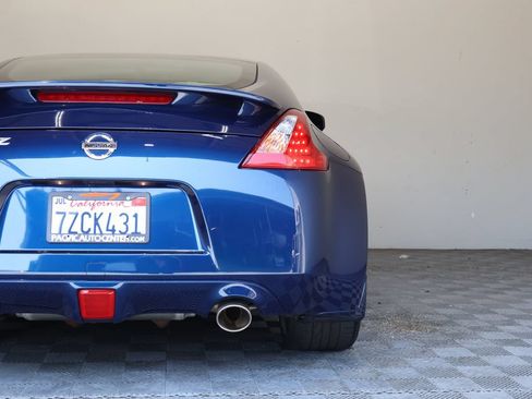 Used 2017 Nissan 370Z Coupe RWD image 12