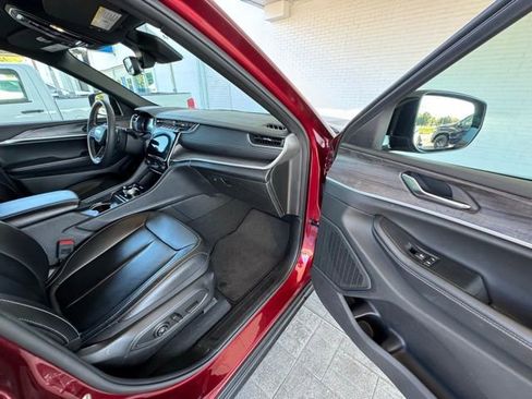 Used 2024 Jeep Grand Cherokee Limited image 15