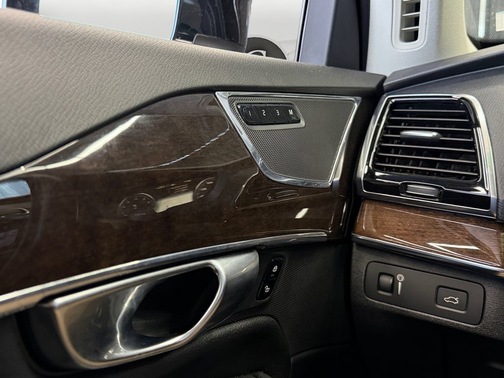 Used 2017 Volvo XC90 T6 Momentum AWD/4WD image 16