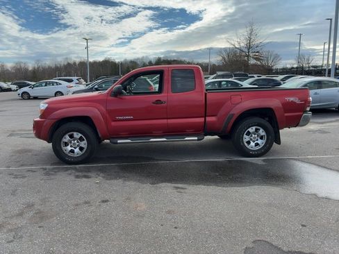 Used 2011 Toyota Tacoma PreRunner w/ TRD Off-Road Pkg image 8