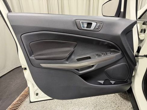 Used 2019 Ford EcoSport SE w/ SE Convenience Package image 18