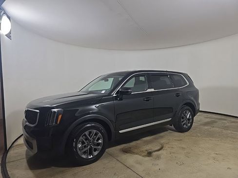 Used 2024 Kia Telluride LX image 2