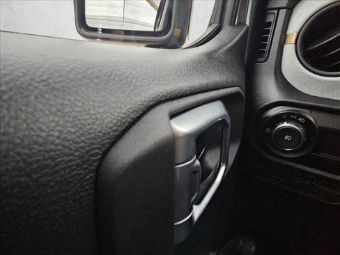 Used 2024 Jeep Wrangler Sport AWD/4WD image 19