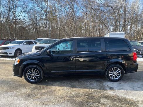 Used 2016 Dodge Grand Caravan SE image 9