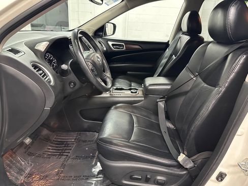 Used 2019 Nissan Pathfinder Platinum AWD/4WD image 19