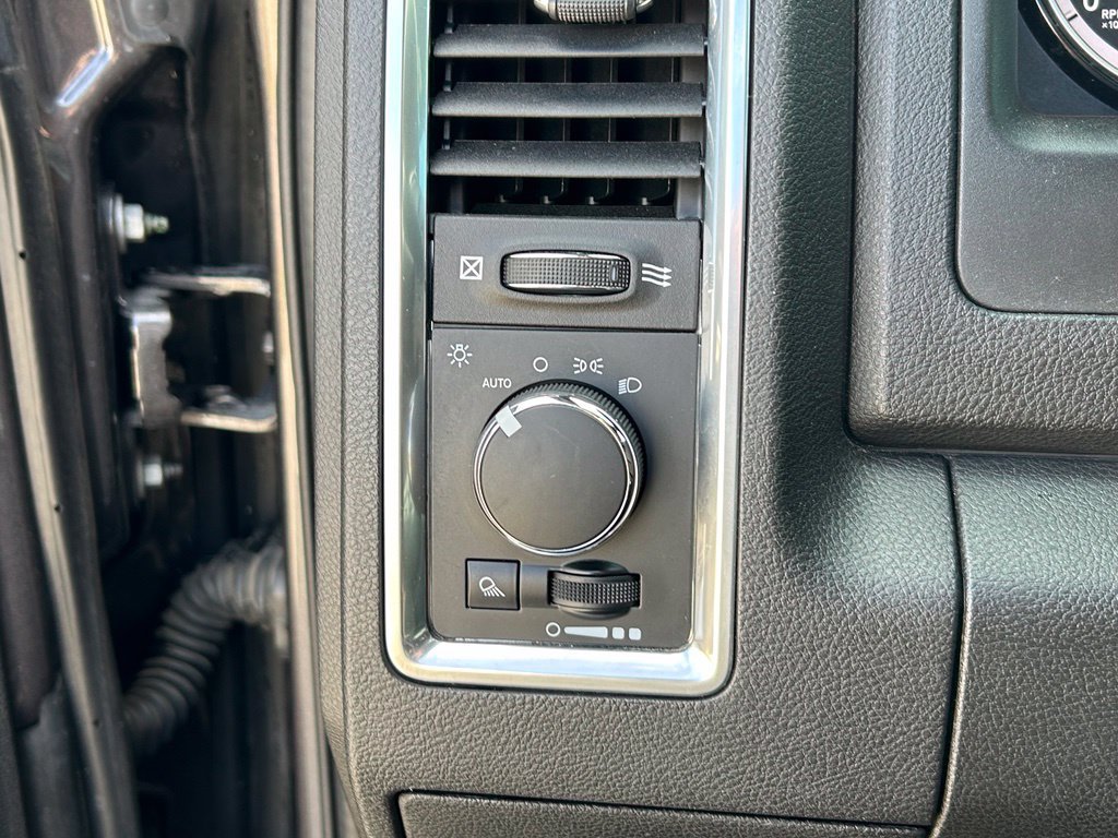 Used 2022 RAM 1500 Warlock AWD/4WD image 14