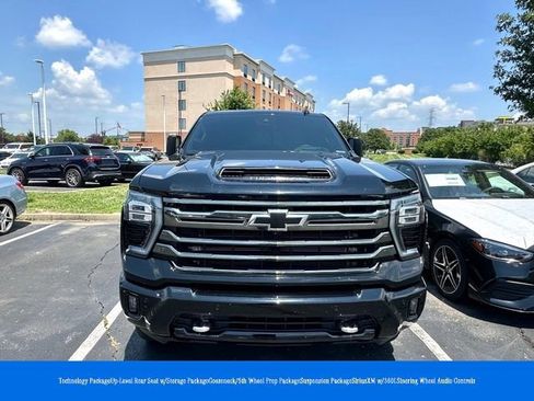 Used 2024 Chevrolet Silverado 3500 High Country w/ Technology Package AWD/4WD image 3
