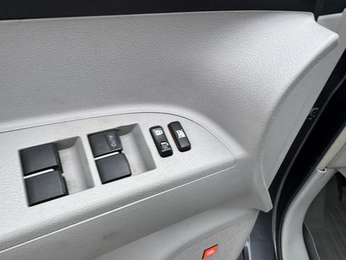 Used 2010 Toyota Highlander Limited AWD/4WD image 17