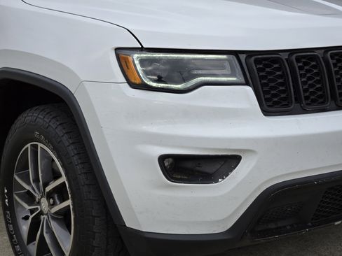 Used 2017 Jeep Grand Cherokee Limited w/ Luxury Group II image 12