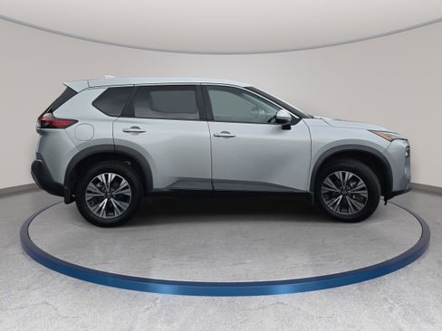 Used 2022 Nissan Rogue SV FWD image 4