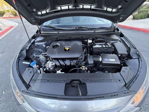 Used 2019 Hyundai Elantra SE image 33