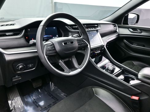 Used 2024 Jeep Grand Cherokee Altitude image 13