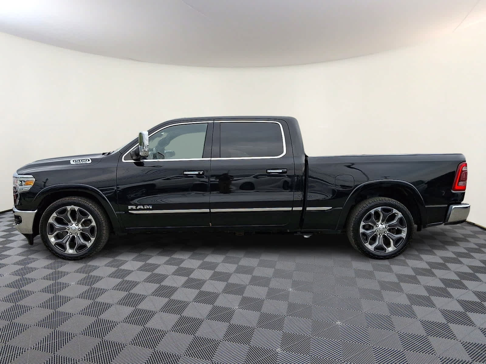 Used 2019 RAM 1500 Limited AWD/4WD image 8