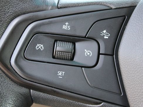 Used 2022 Chevrolet Bolt LT w/ Infotainment Package FWD image 33