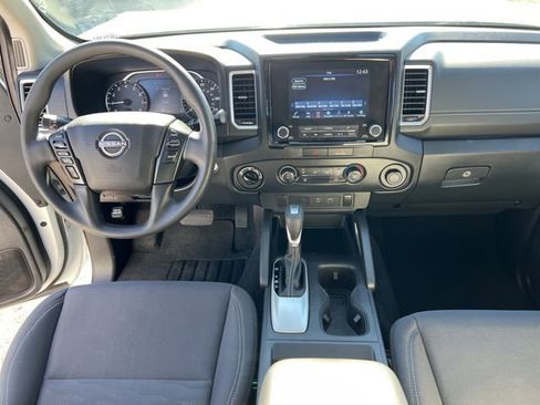Used 2022 Nissan Frontier SV image 9