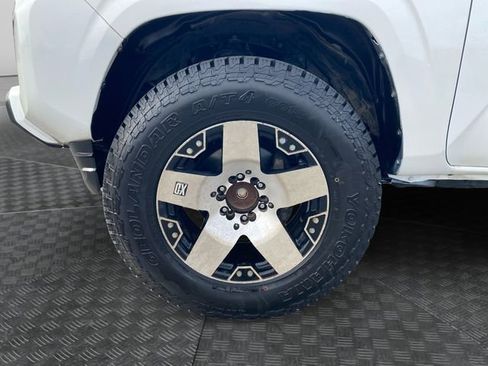 Used 2020 Toyota Tacoma SR5 image 31