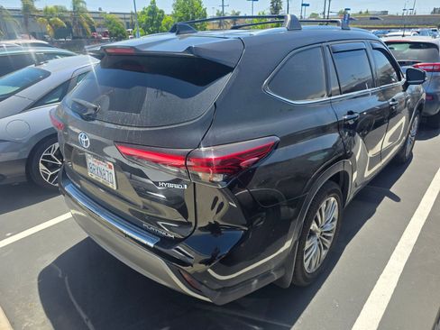 Used 2020 Toyota Highlander Platinum AWD/4WD image 4