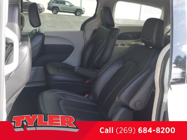 Used 2024 Chrysler Pacifica Limited FWD image 39