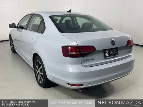 Used 2017 Volkswagen Jetta SE FWD image 8